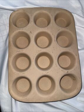 Vintage Pampered Chef Stoneware 12-Cup Muffin Pan